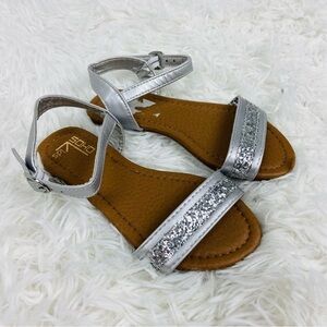 NWOT SOHO KIDS silver sparkly flats summer sandals girls size 11
